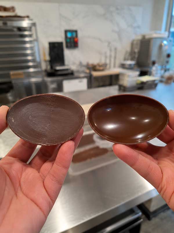 Curva di temperaggio del cioccolato senza latte e latticini in pasticceria e laboratorio